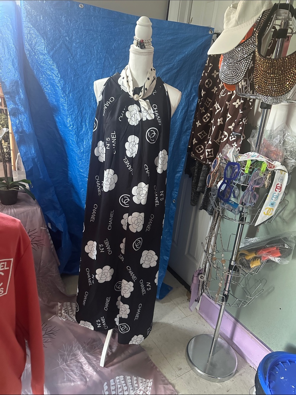Cute black and white fashion dress sleeveless match up with a cute cardigan